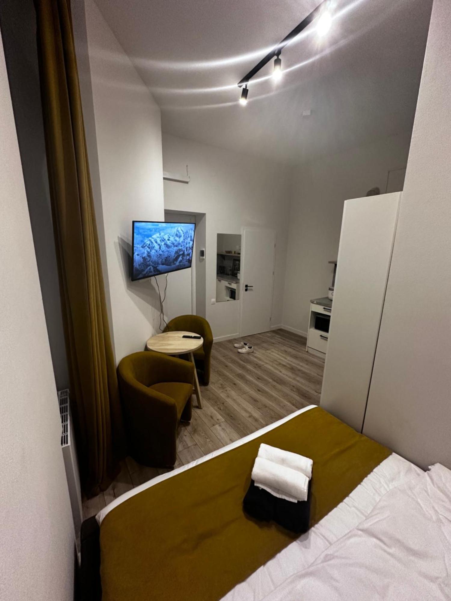 Hotel Gallery 21 Lviv Exterior foto