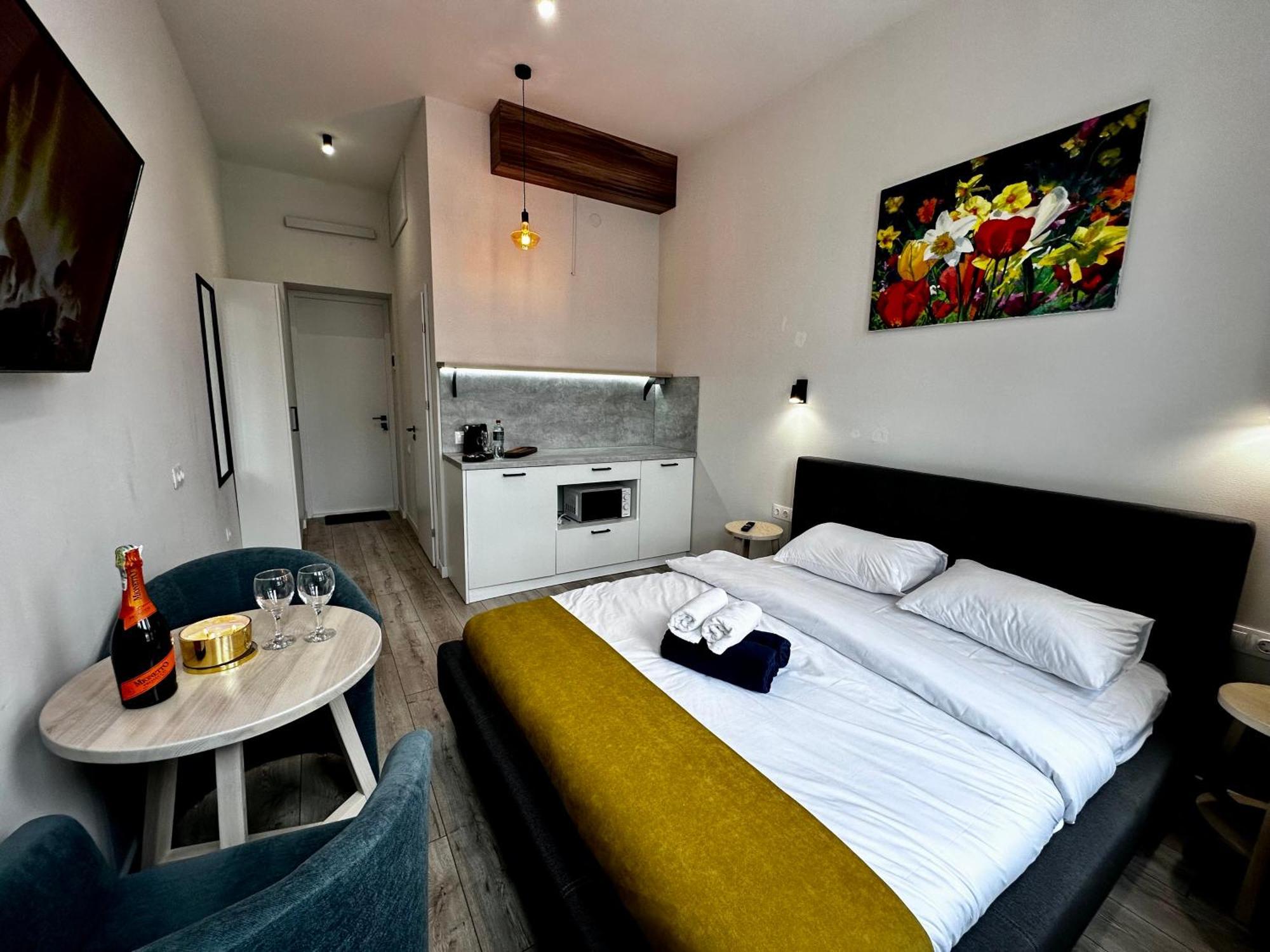 Hotel Gallery 21 Lviv Exterior foto